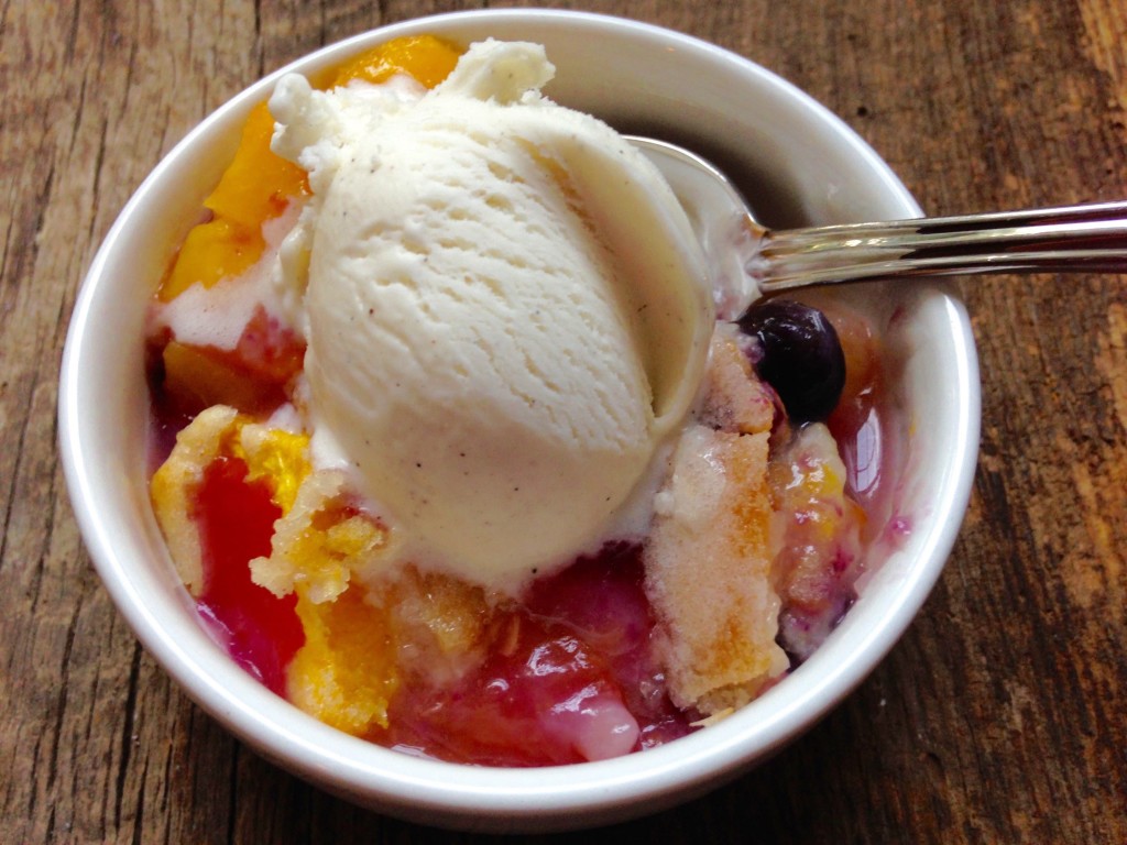 peach and blueberry cobbler