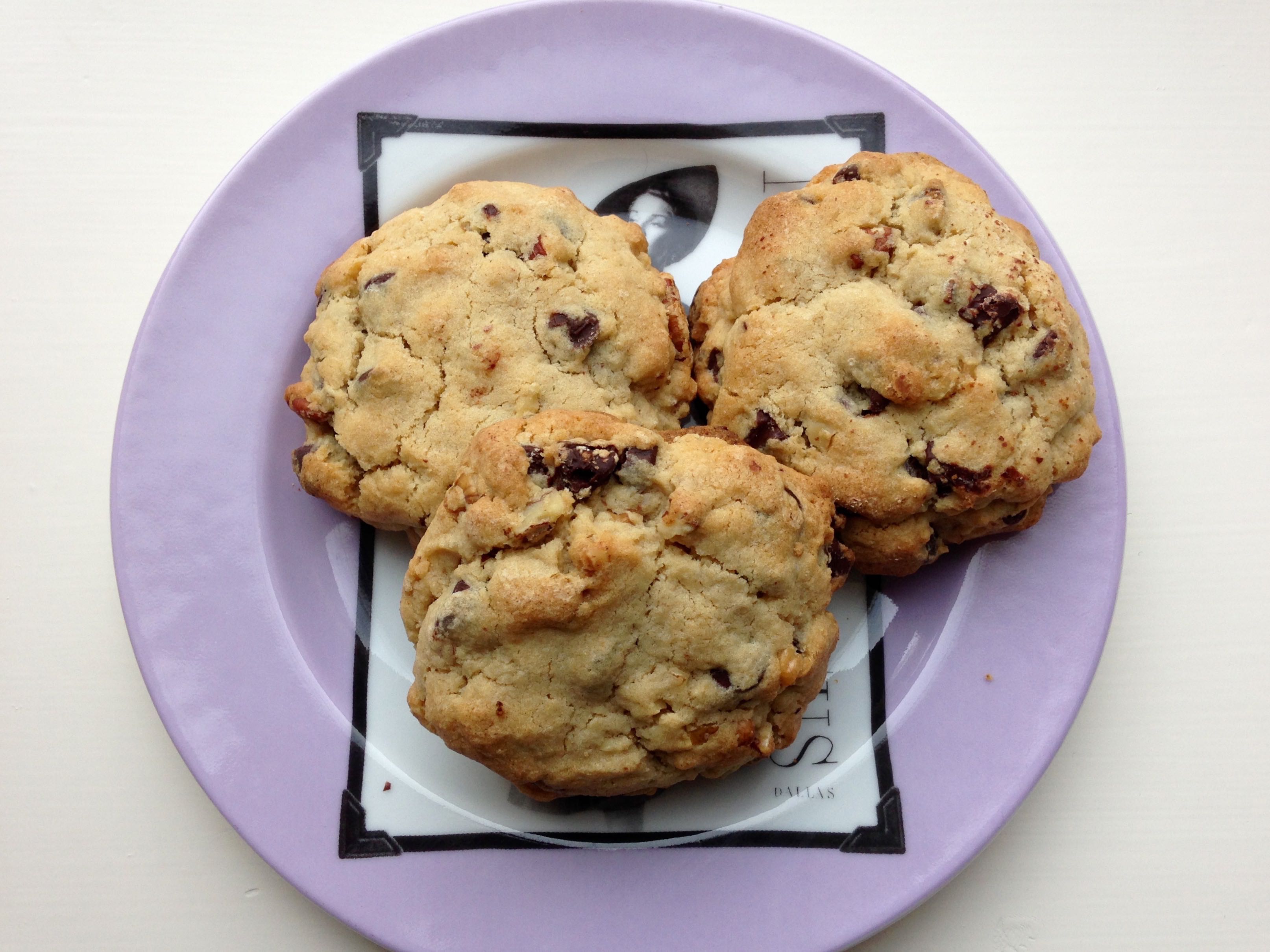 Levain Bakery Chocolate Chunk Cookies – Dallas Duo Bakes